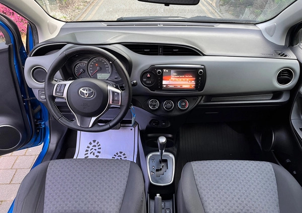 Toyota Yaris cena 39700 przebieg: 153000, rok produkcji 2015 z Dobrzyń nad Wisłą małe 379